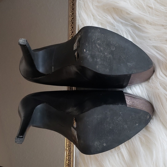 BCBGeneration black and silver leather platform pumps size 8.5 - Picture 3 of 11